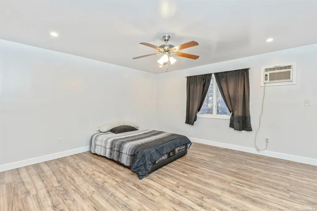 25 Sweetbriar Drive Mastic NY 11950