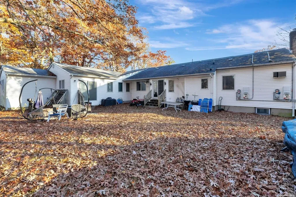 25 Sweetbriar Drive Mastic NY 11950
