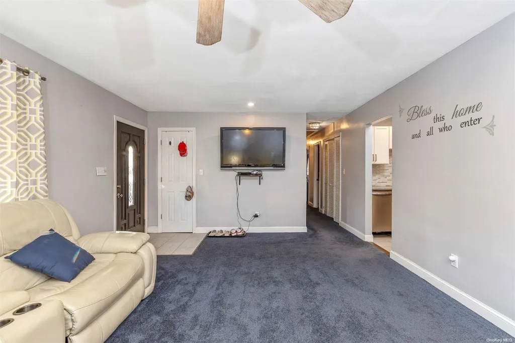 25 Sweetbriar Drive Mastic NY 11950