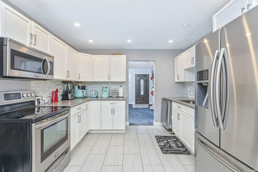 25 Sweetbriar Drive Mastic NY 11950