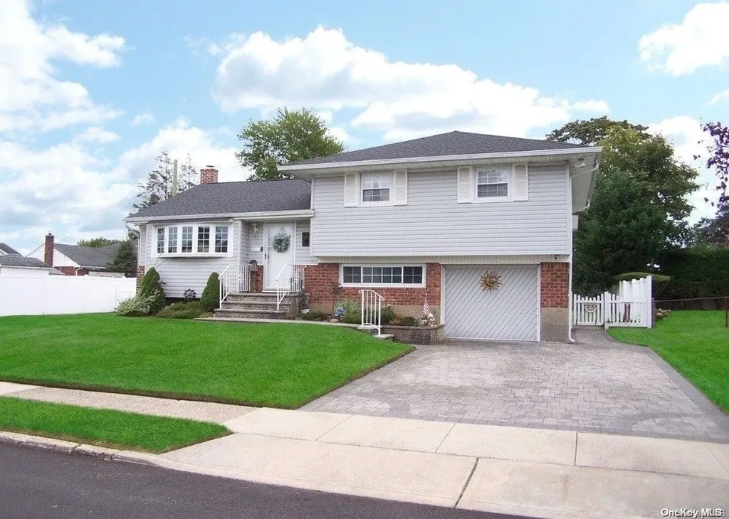 25 Alma Lane Plainview NY 11803