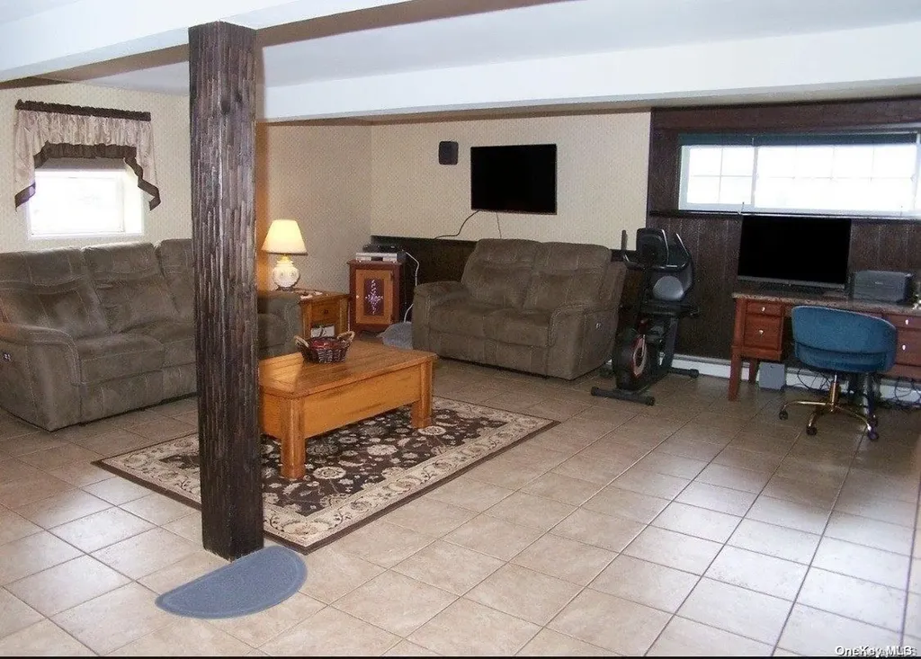 25 Alma Lane Plainview NY 11803