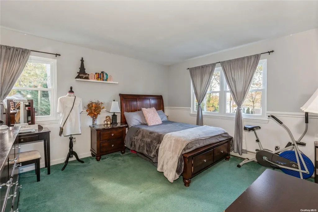 34 Daisy Place Selden NY 11784