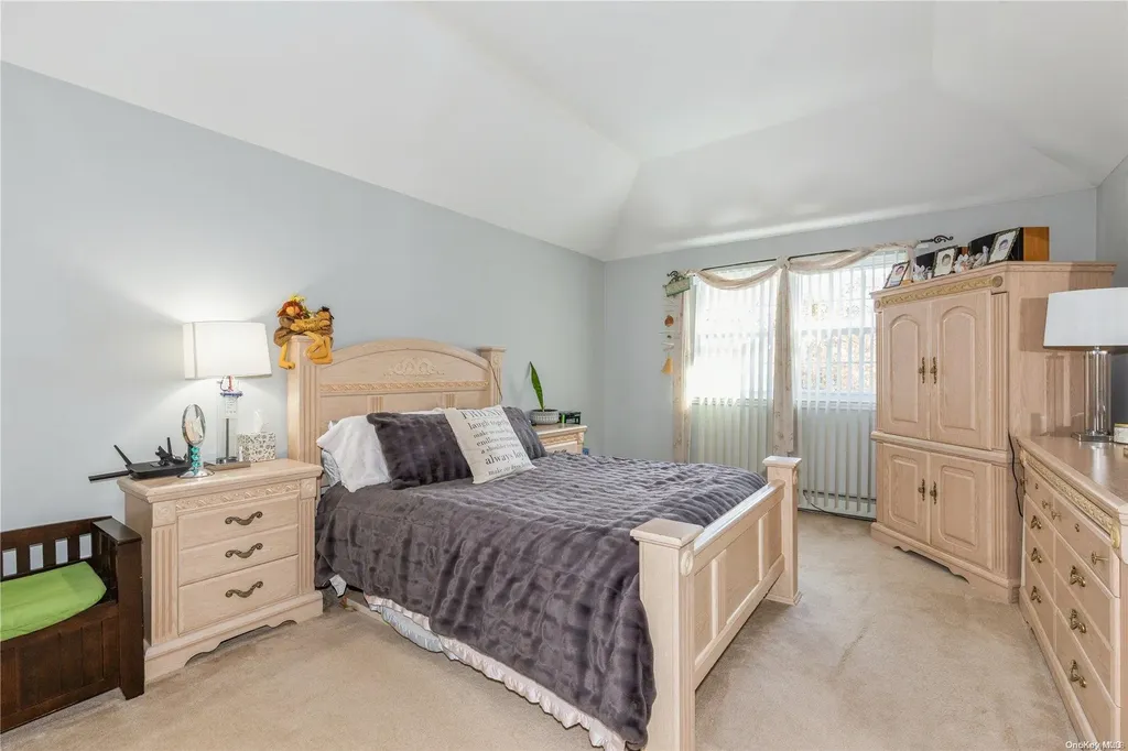 34 Daisy Place Selden NY 11784