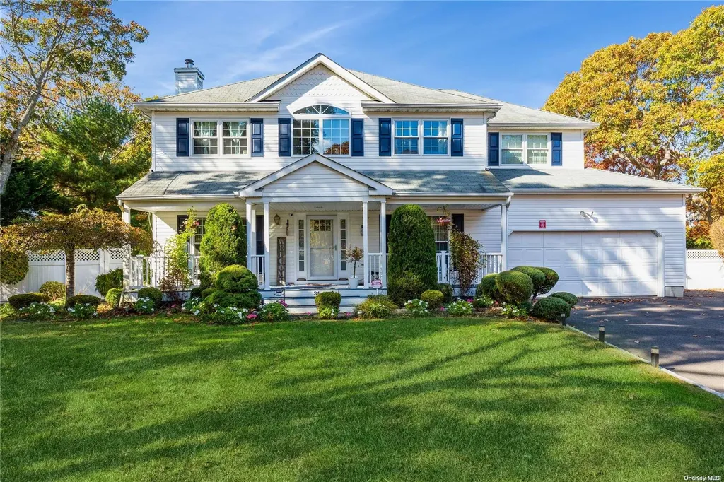 34 Daisy Place Selden NY 11784
