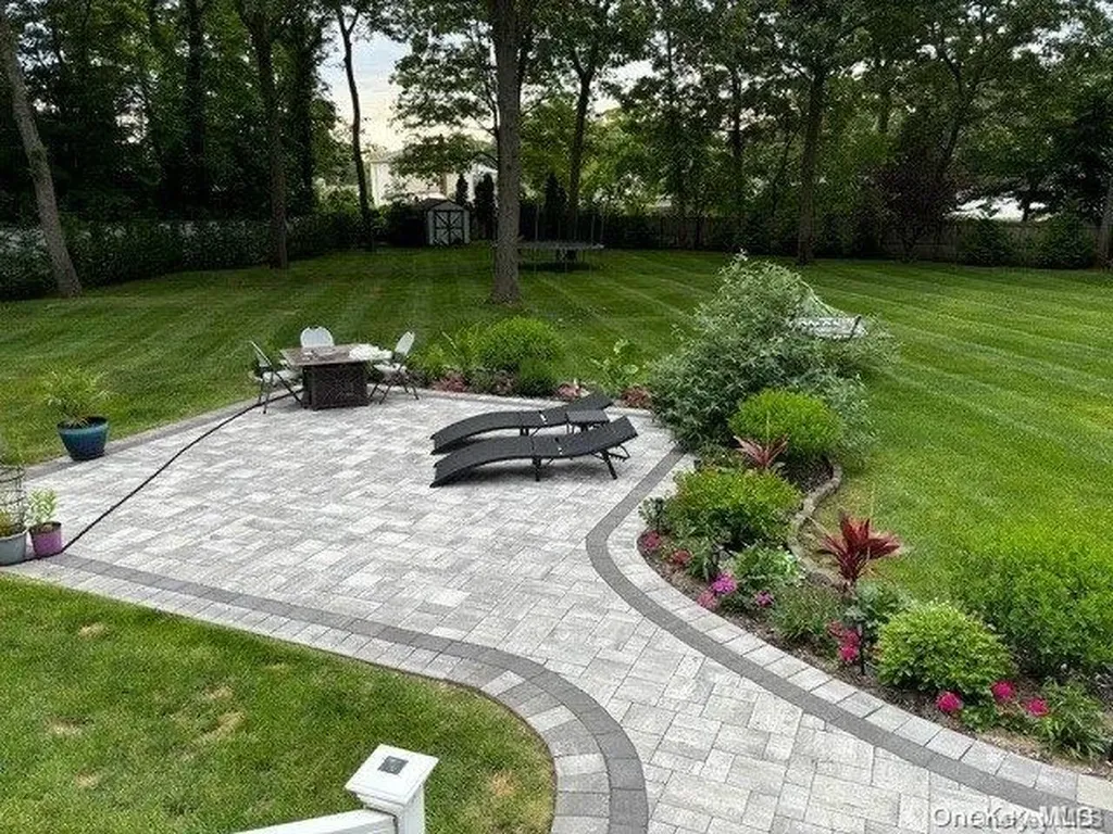 34 Daisy Place Selden NY 11784