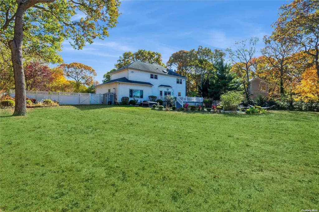 34 Daisy Place Selden NY 11784