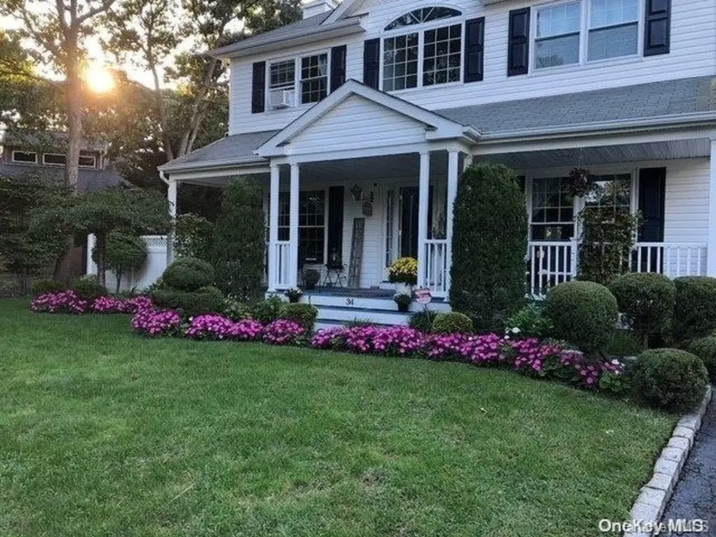 34 Daisy Place Selden NY 11784