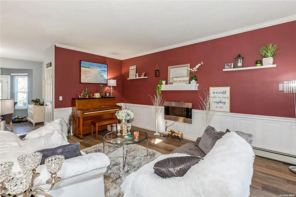 34 Daisy Place Selden NY 11784