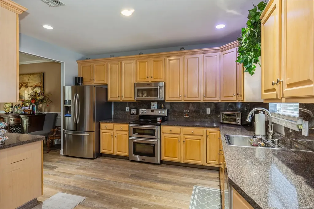 34 Daisy Place Selden NY 11784