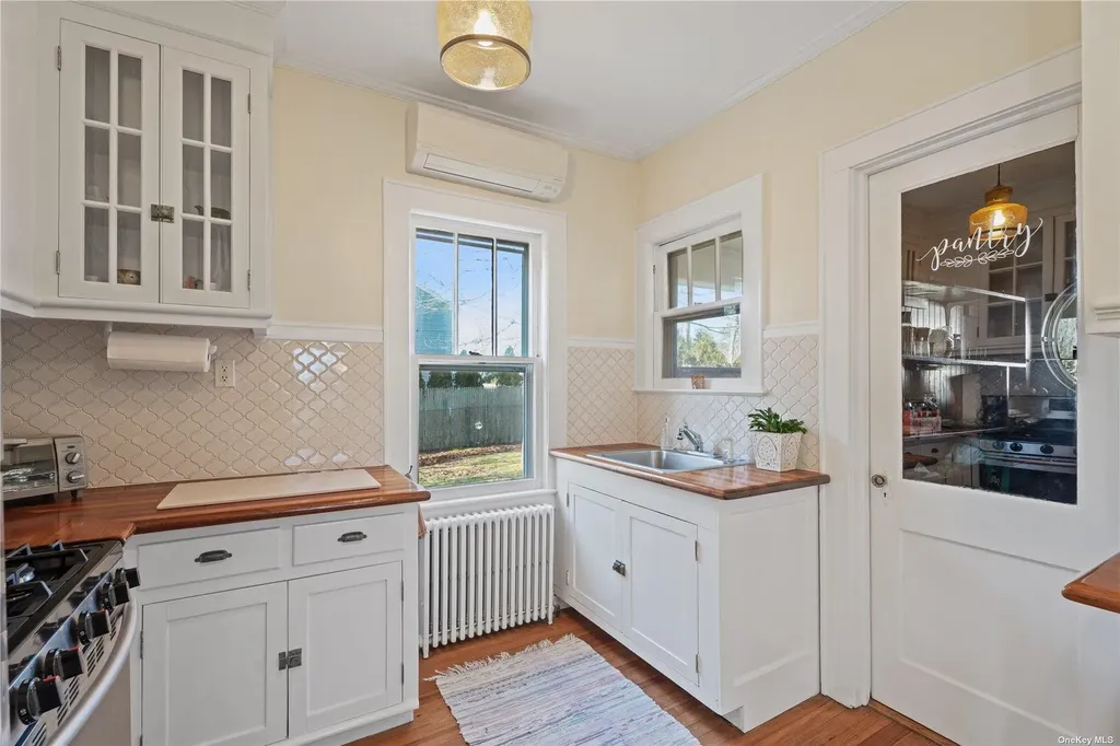 21 Summit Boulevard Westhampton NY 11977
