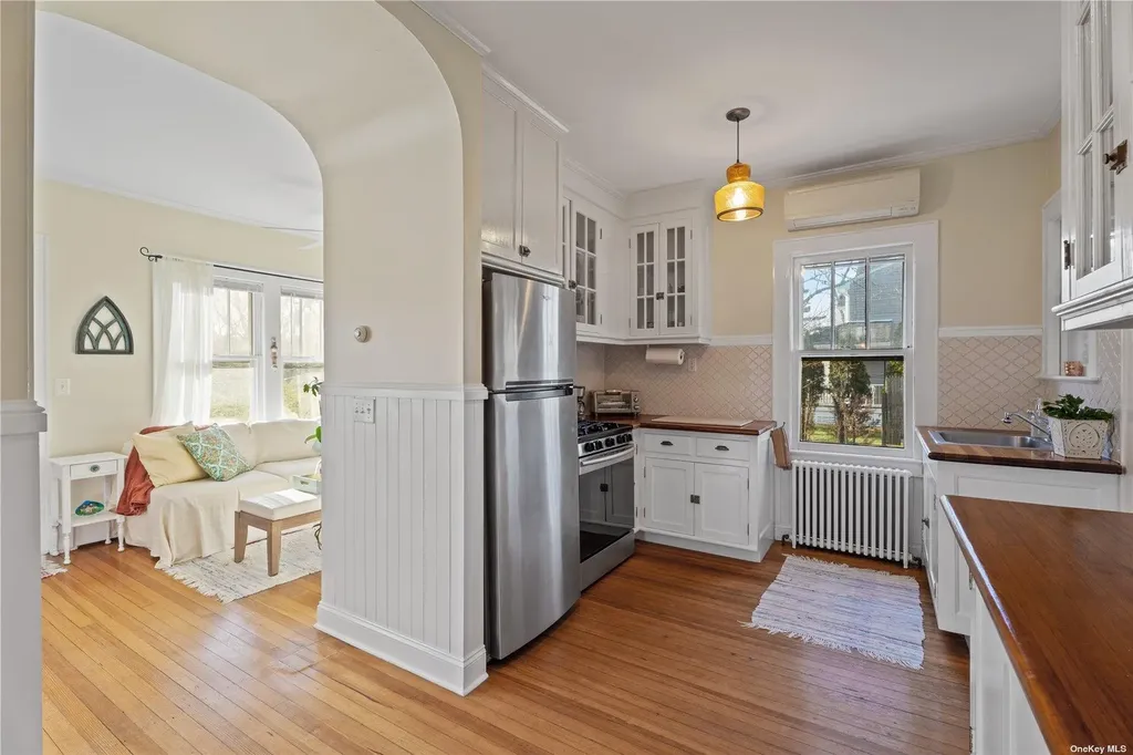 21 Summit Boulevard Westhampton NY 11977