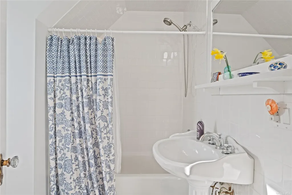 21 Summit Boulevard Westhampton NY 11977