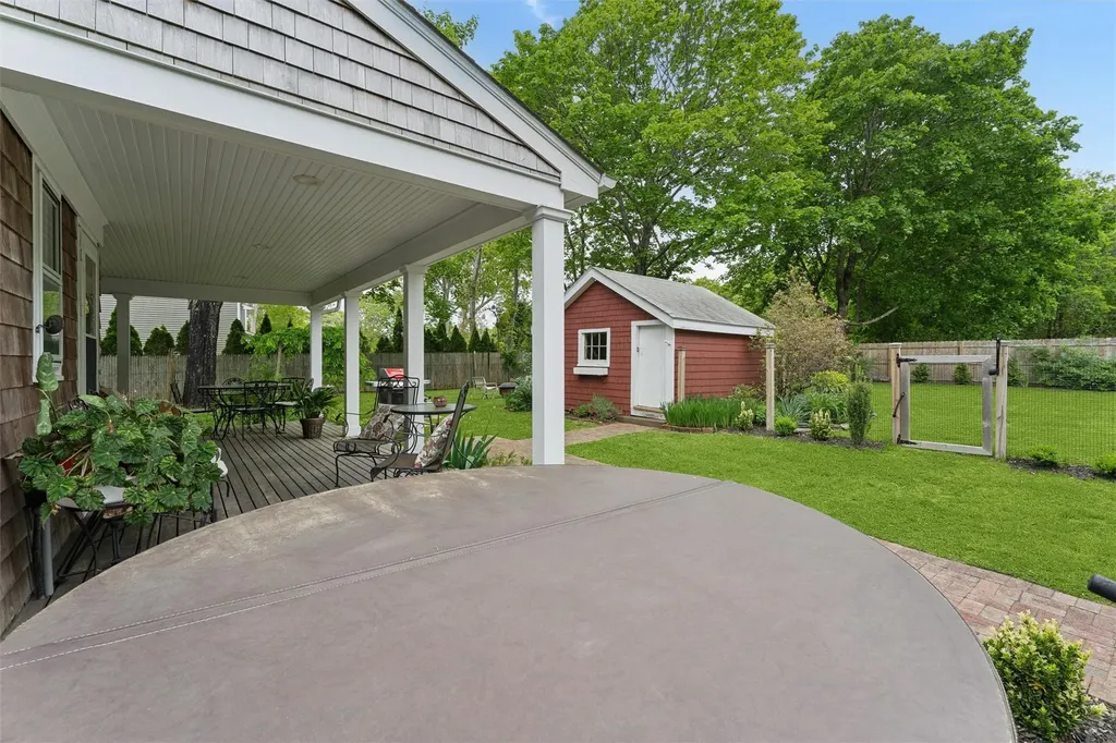 21 Summit Boulevard Westhampton NY 11977