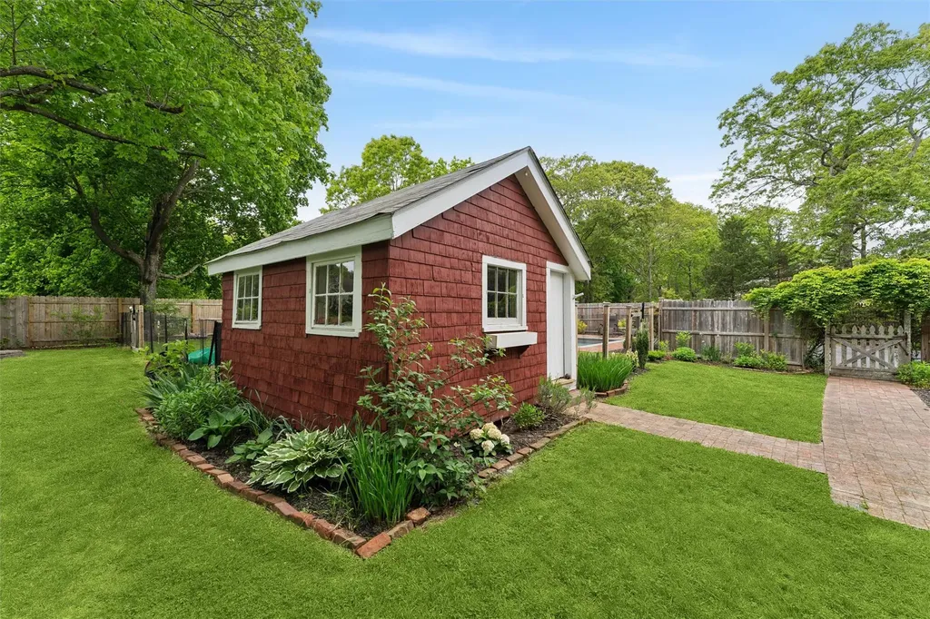 21 Summit Boulevard Westhampton NY 11977