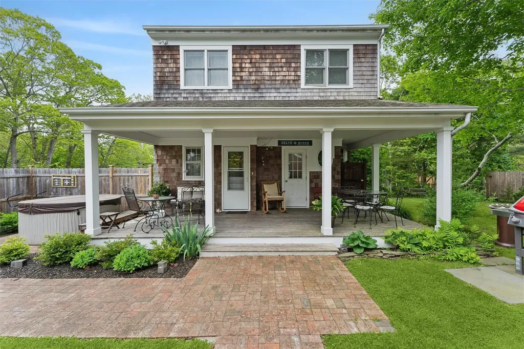 21 Summit Boulevard Westhampton NY 11977