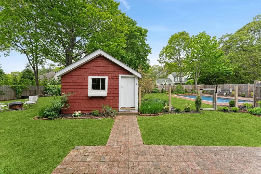 21 Summit Boulevard Westhampton NY 11977