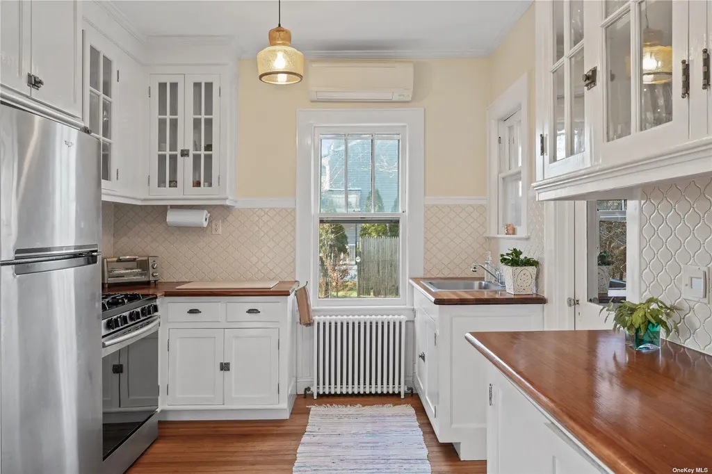 21 Summit Boulevard Westhampton NY 11977