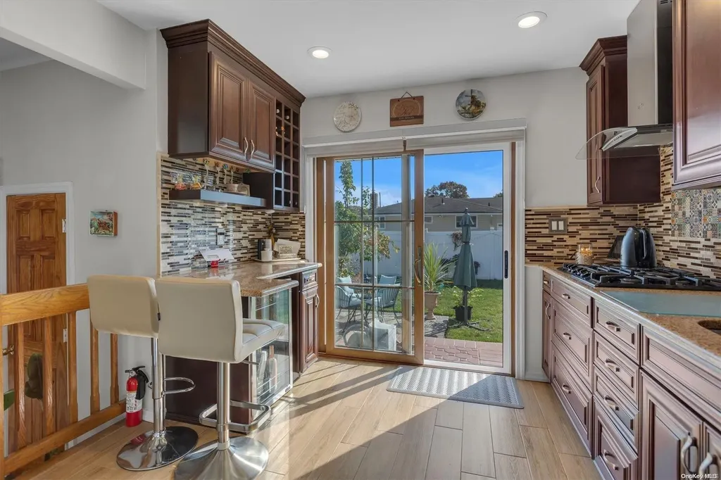 6 Evans Avenue Farmingdale NY 11735