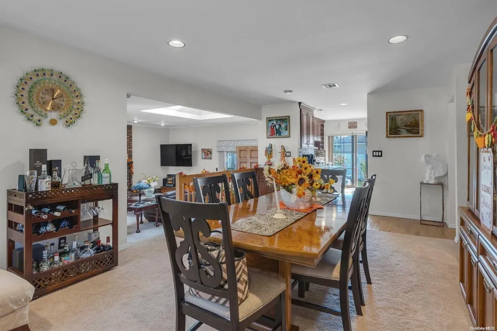 6 Evans Avenue Farmingdale NY 11735