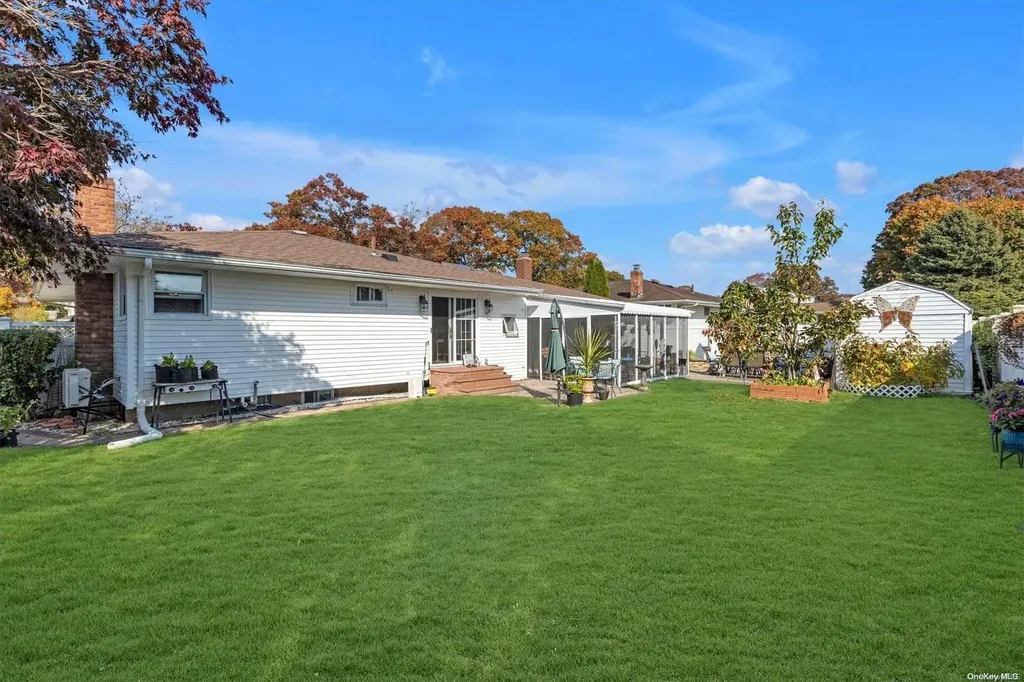 6 Evans Avenue Farmingdale NY 11735