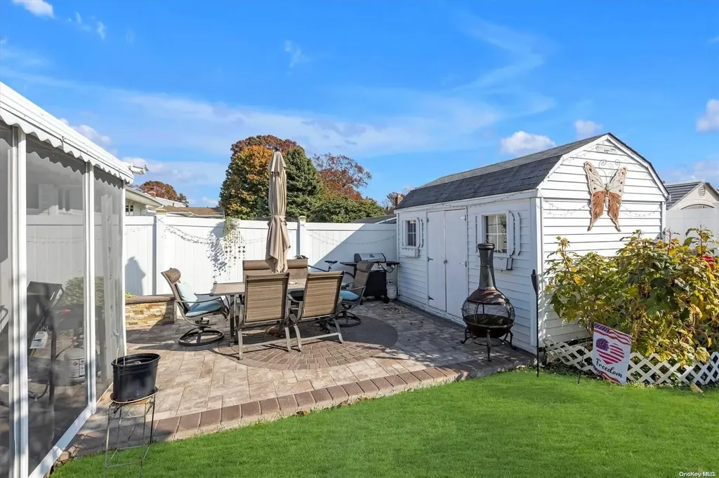 6 Evans Avenue Farmingdale NY 11735