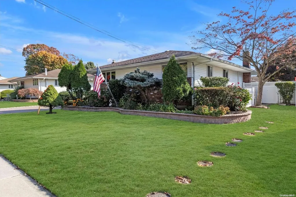 6 Evans Avenue Farmingdale NY 11735