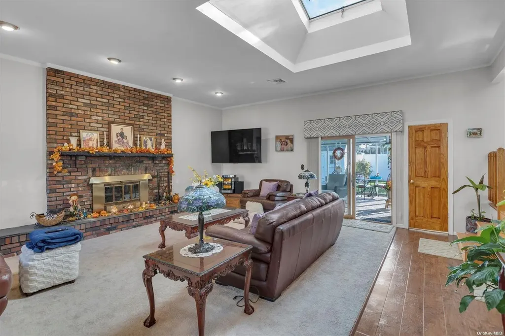6 Evans Avenue Farmingdale NY 11735