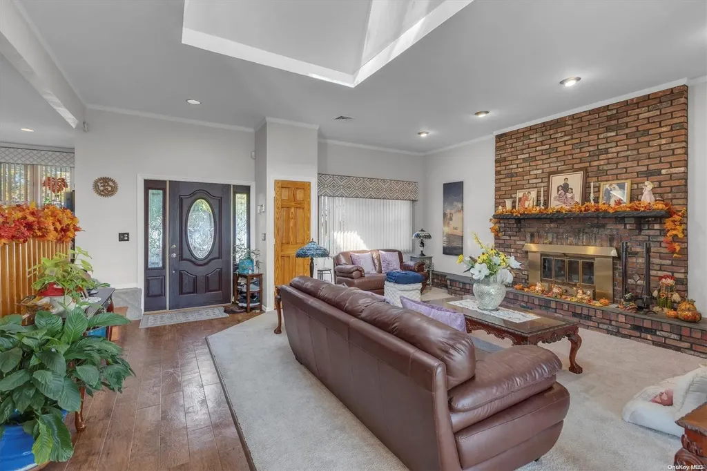6 Evans Avenue Farmingdale NY 11735