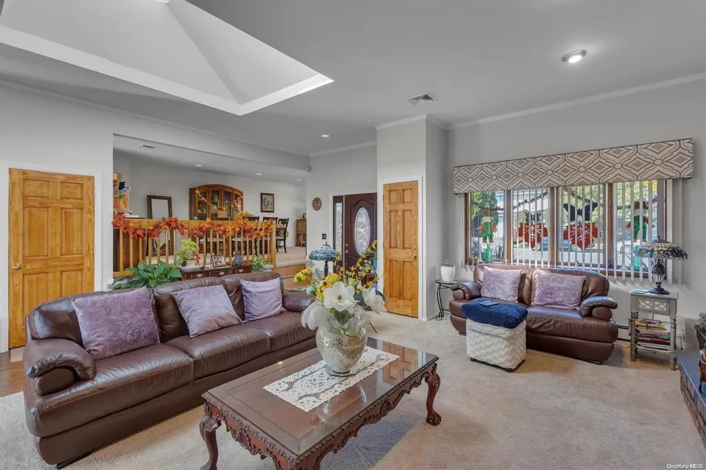 6 Evans Avenue Farmingdale NY 11735