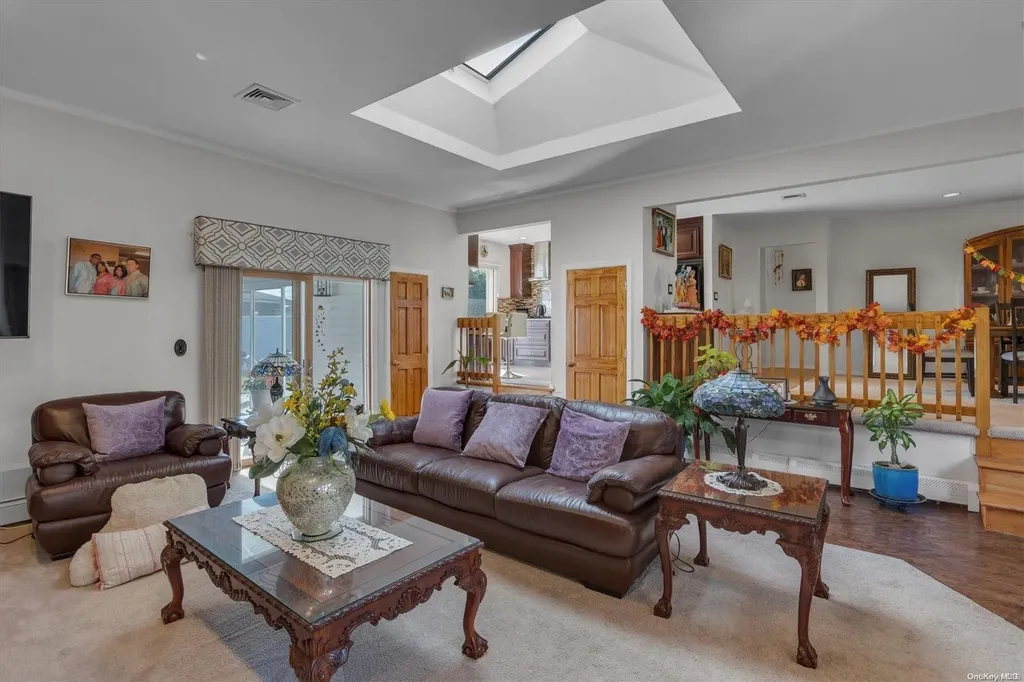6 Evans Avenue Farmingdale NY 11735