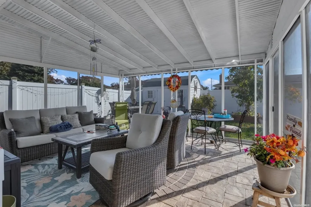 6 Evans Avenue Farmingdale NY 11735