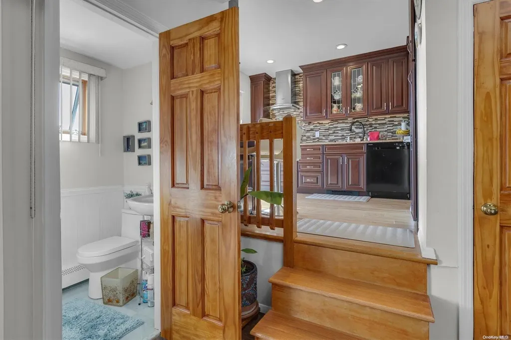 6 Evans Avenue Farmingdale NY 11735