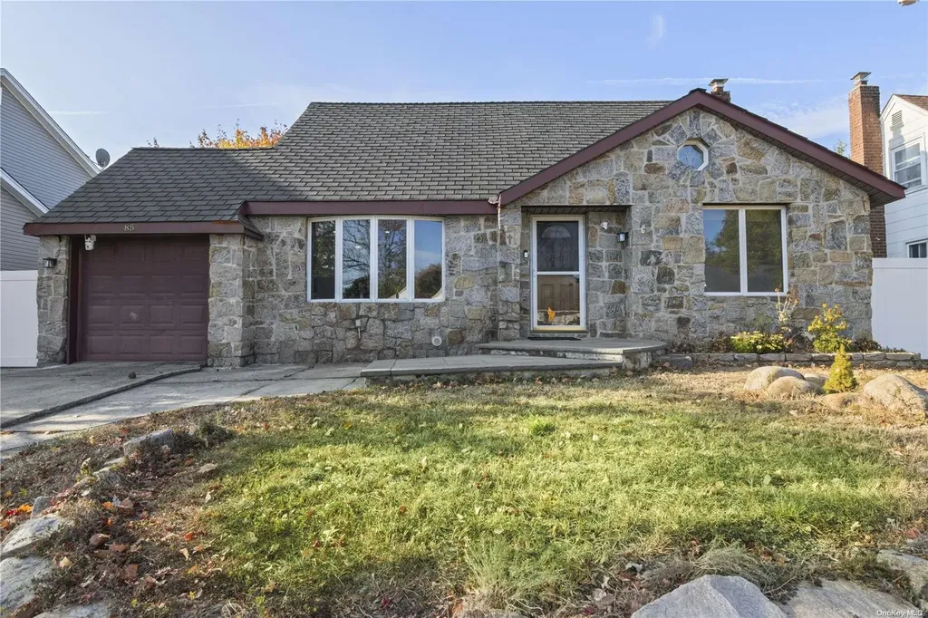 85 Briarcliff Road Westbury NY 11590