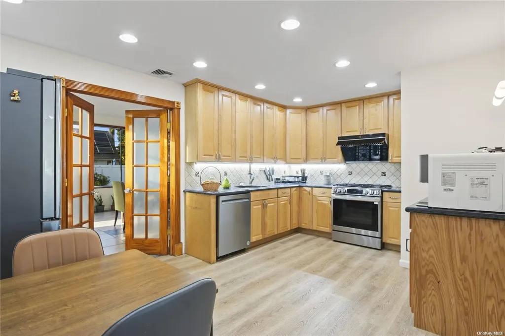 85 Briarcliff Road Westbury NY 11590