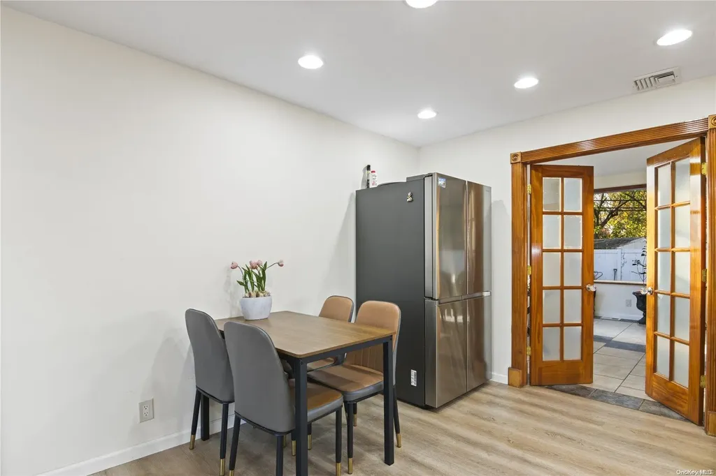 85 Briarcliff Road Westbury NY 11590