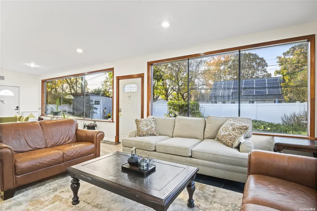 85 Briarcliff Road Westbury NY 11590
