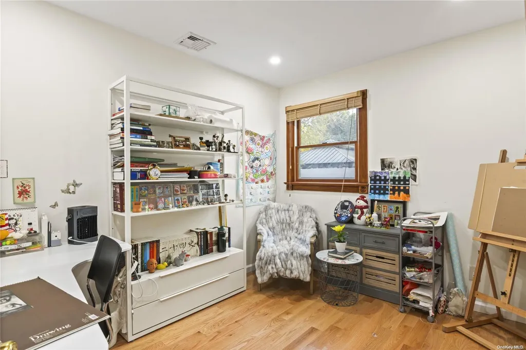 85 Briarcliff Road Westbury NY 11590