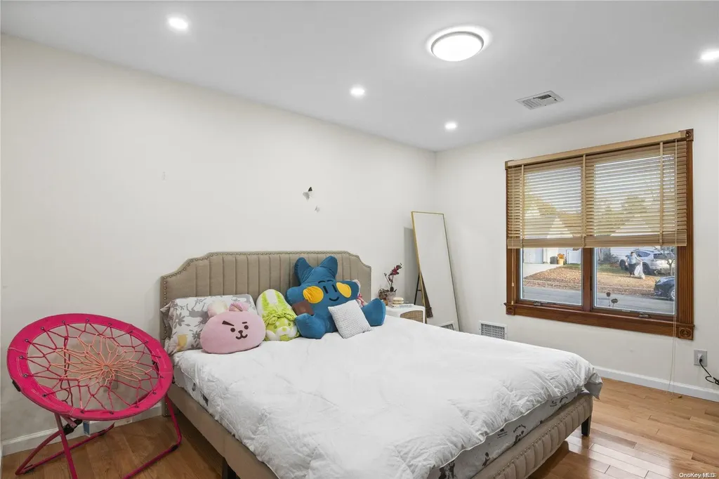 85 Briarcliff Road Westbury NY 11590