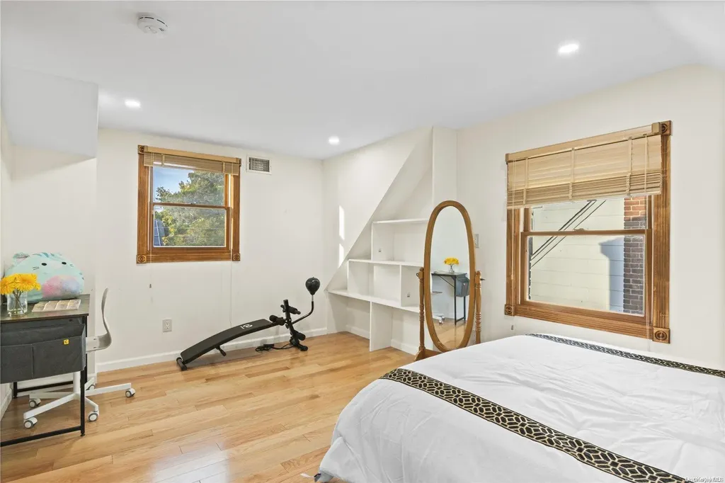 85 Briarcliff Road Westbury NY 11590