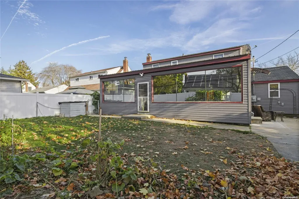 85 Briarcliff Road Westbury NY 11590