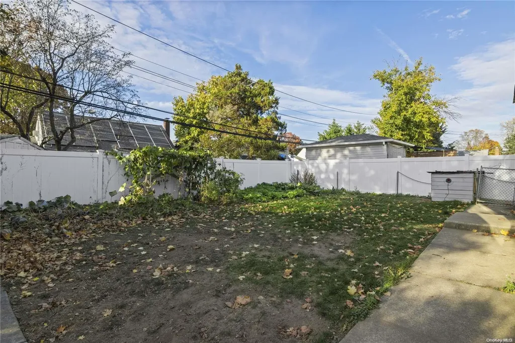 85 Briarcliff Road Westbury NY 11590
