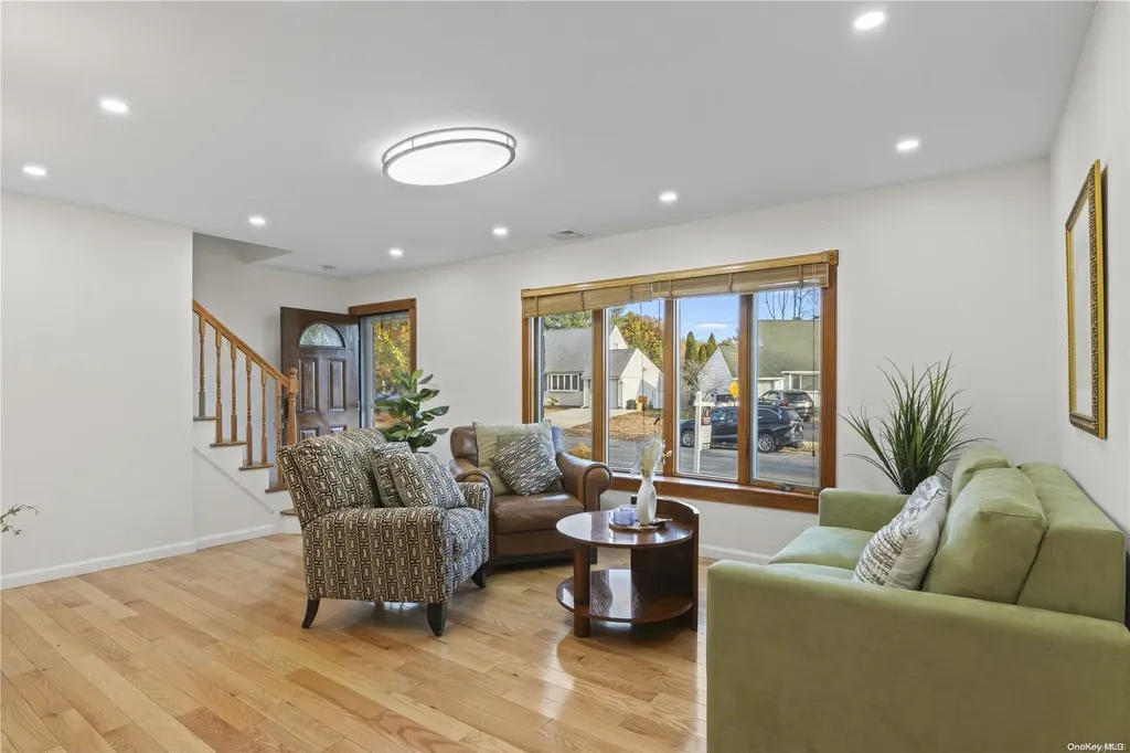 85 Briarcliff Road Westbury NY 11590
