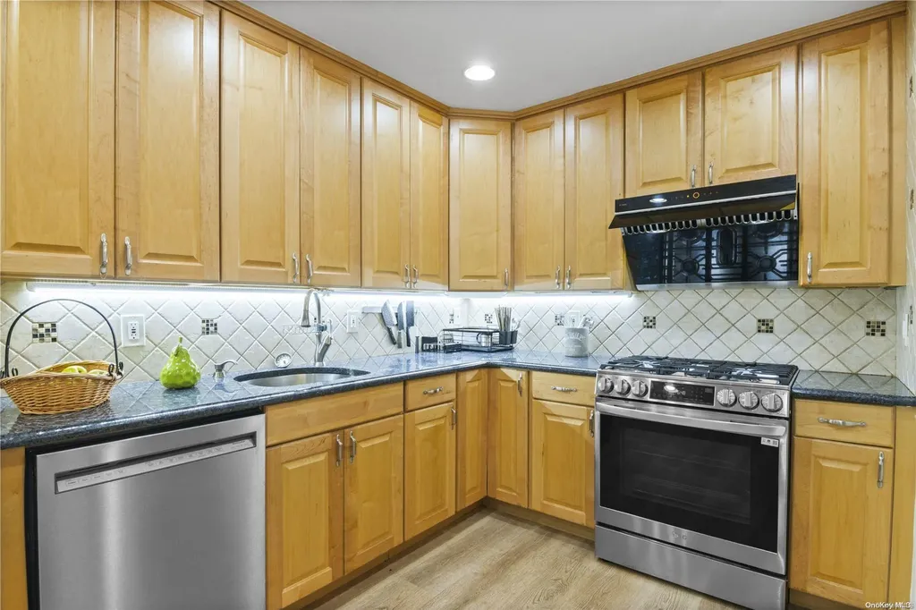 85 Briarcliff Road Westbury NY 11590