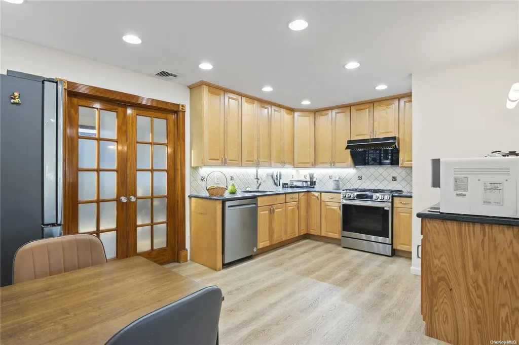 85 Briarcliff Road Westbury NY 11590
