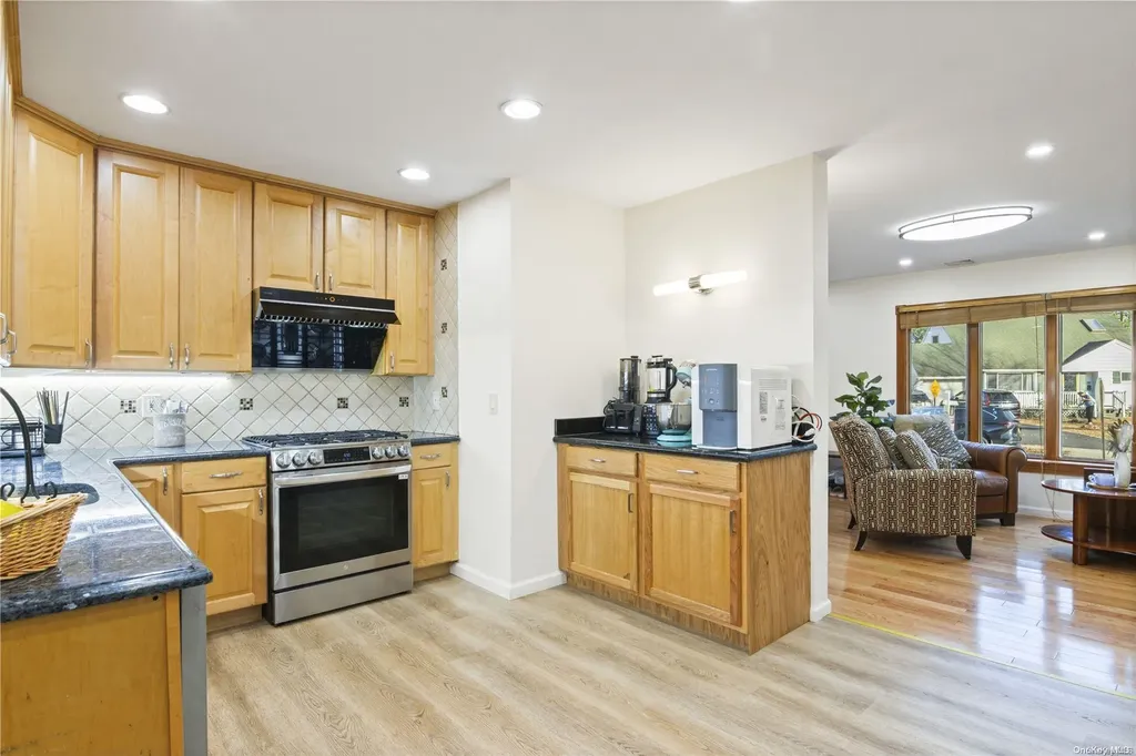 85 Briarcliff Road Westbury NY 11590