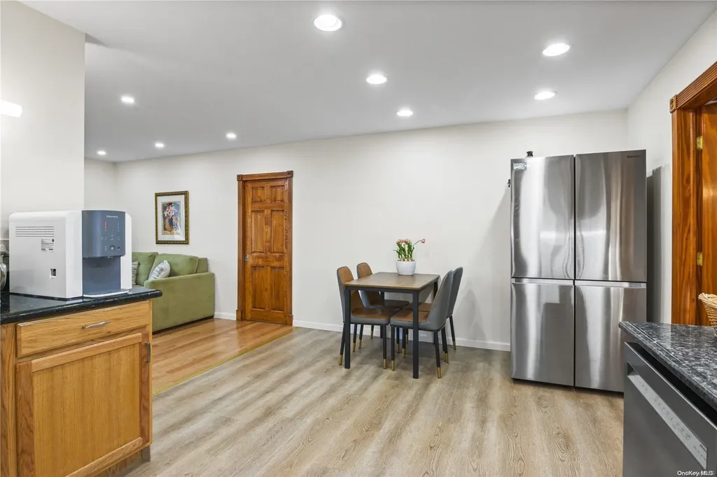 85 Briarcliff Road Westbury NY 11590