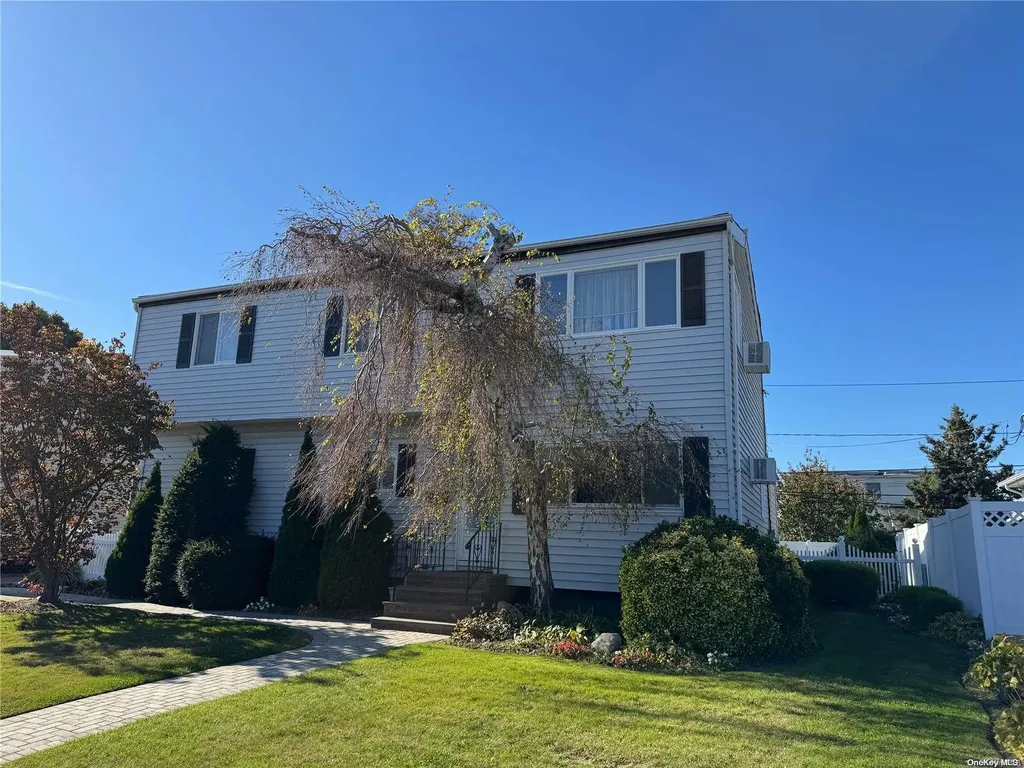 219 Riviera Parkway Babylon NY 11757