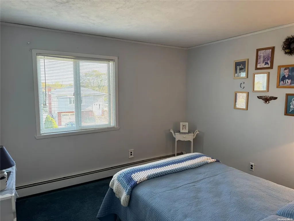 219 Riviera Parkway Lindenhurst NY 11757