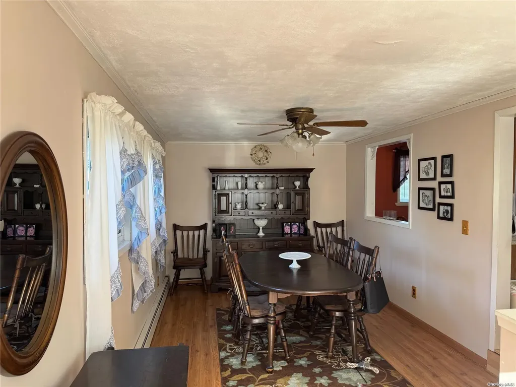 219 Riviera Parkway Lindenhurst NY 11757